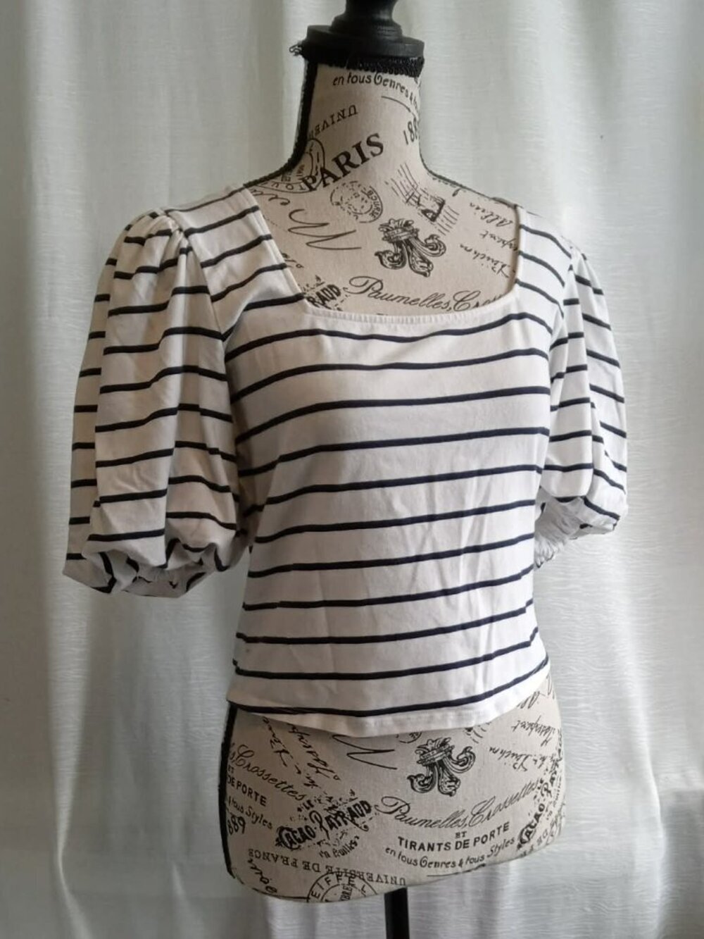 Cute black-and-white striped short puffy sleeves by RW&Co Medium